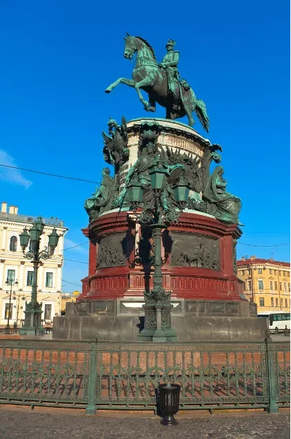 Прогулки по Северной столице: как заинтересовать юных горожан и гостей